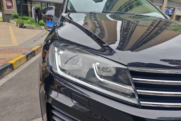Used Volkswagen Touareg  Right Front Headlight