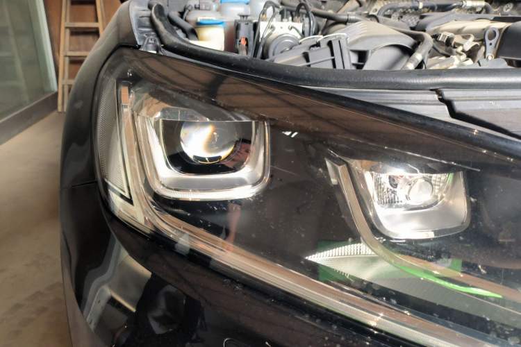 Used Volkswagen Touareg 2017 3.0 TSI Touareg Edition Right Front Headlight