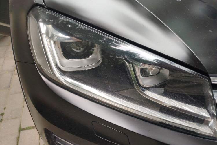 Used Volkswagen Touareg 2017 3.0 TSI Touareg Edition Right Front Headlight