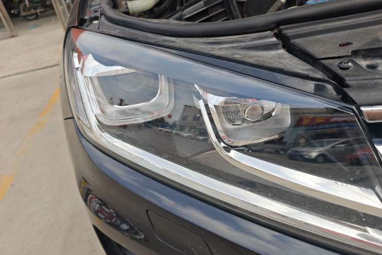 Used Volkswagen Touareg 2017 3.0 TSI Touareg Edition Right Front Headlight