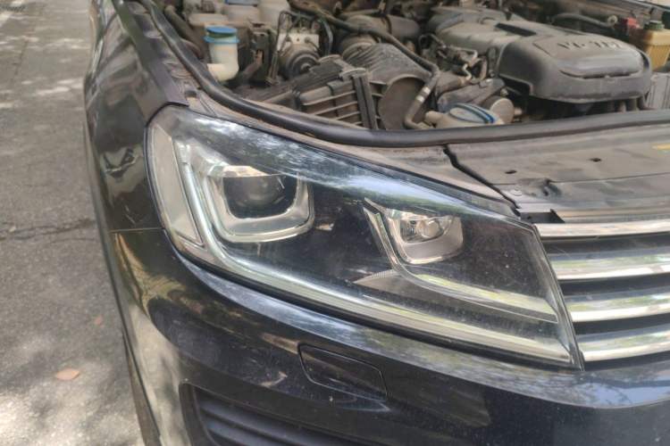 Used Volkswagen Touareg 2017 3.0 TSI Touareg Model Right Front Headlight
