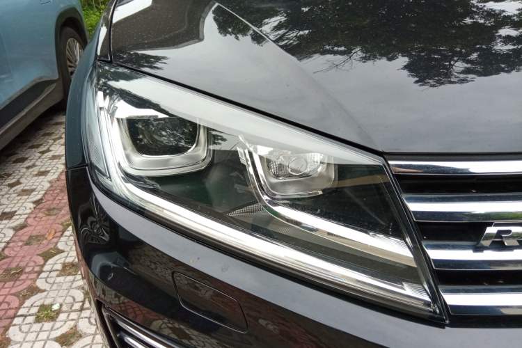 Used Volkswagen Touareg 2017 3.0 TSI Touareg Edition Right Front Headlight
