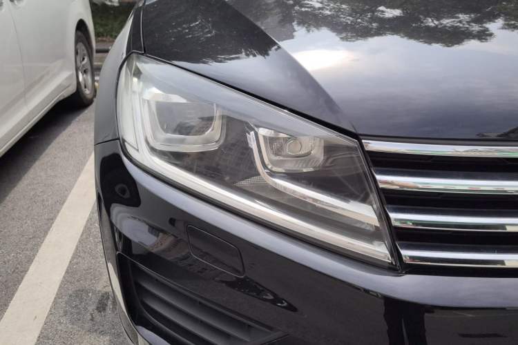 Used Volkswagen Touareg 2017 3.0 TSI Touareg Edition Right Front Headlight