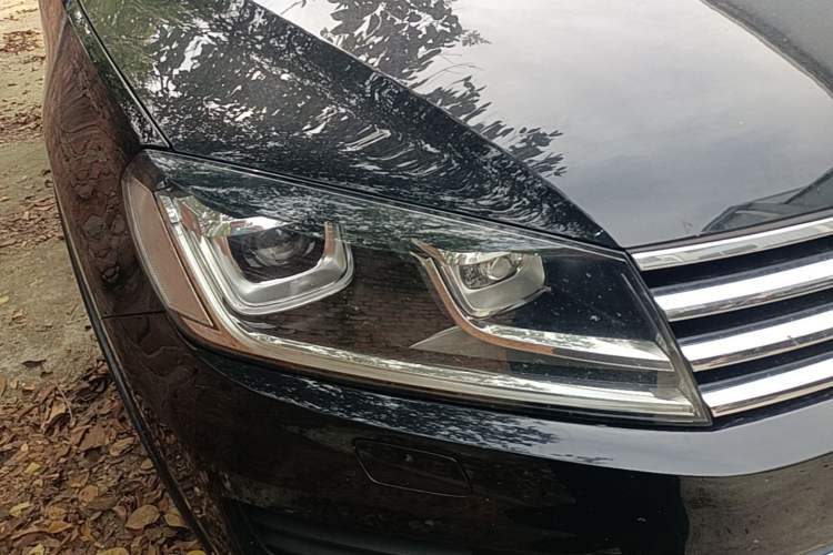 Used Volkswagen Touareg 2017 3.0 TSI Touareg Model Right Front Headlight