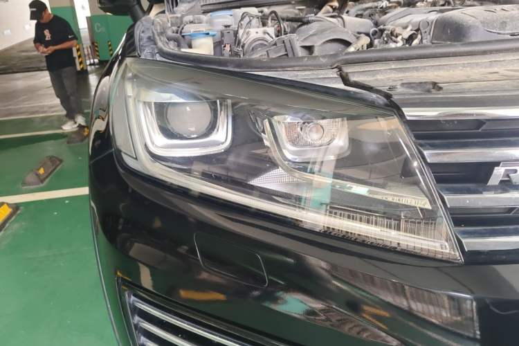 Used Volkswagen Touareg 2017 3.0 TSI Touareg Model Right Front Headlight
