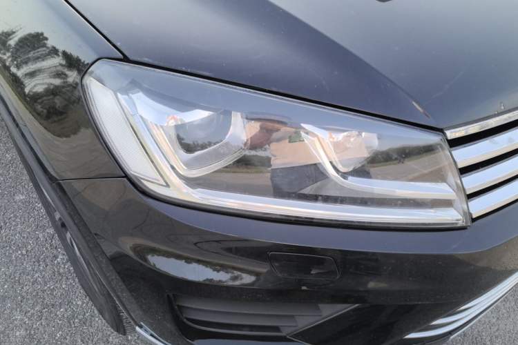 Used Volkswagen Touareg 2017 3.0 TSI Touareg Edition Right Front Headlight