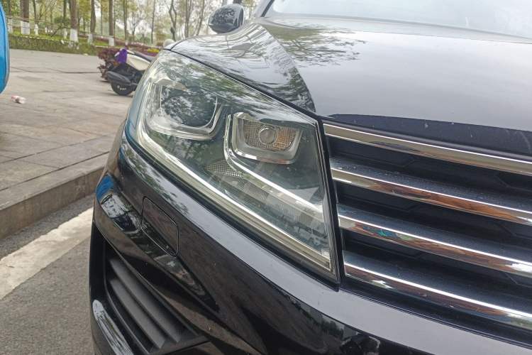 Used Volkswagen Touareg 2017 3.0 TSI Touareg Edition Right Front Headlight