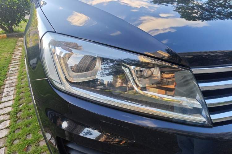 Used Volkswagen Touareg 2017 3.0 TSI Touareg Edition Right Front Headlight