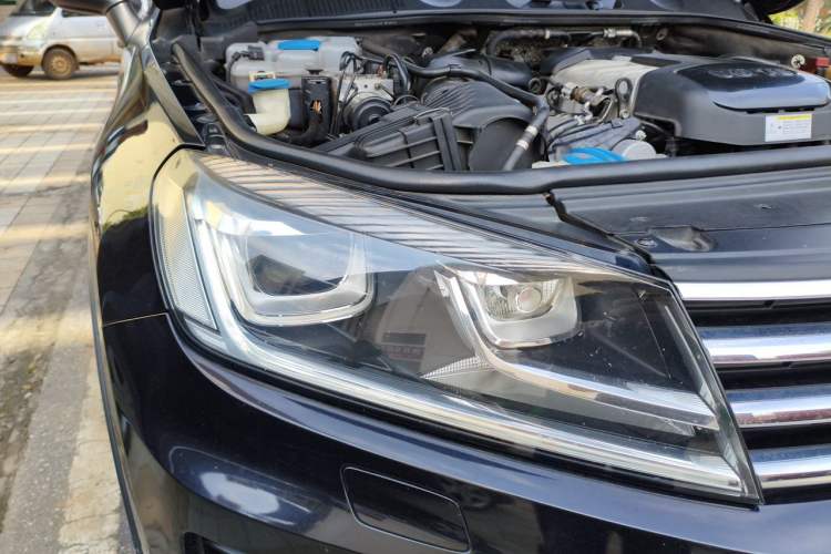 Used Volkswagen Touareg 2017 3.0 TSI Touareg Edition Right Front Headlight