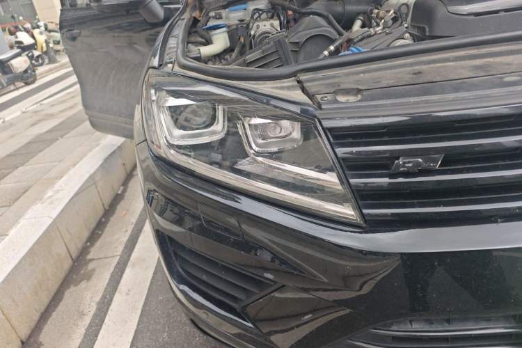 Used Volkswagen Touareg 2017 3.0 TSI Expedition Edition Right Front Headlight