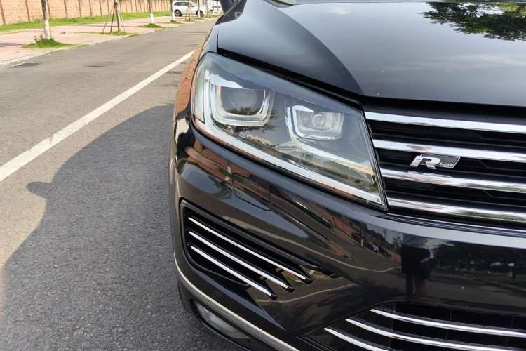 Used Volkswagen Touareg 2017 3.0 TSI Yuyue Model Right Front Headlight