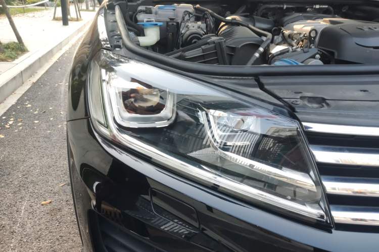 Used Volkswagen Touareg 2017 3.0 TSI Touareg Edition Right Front Headlight