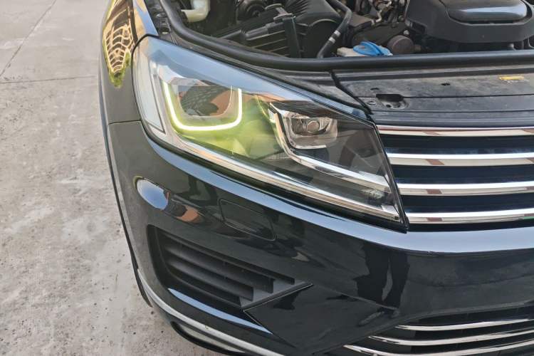 Used Volkswagen Touareg 2017 3.0 TSI Touareg Edition Right Front Headlight