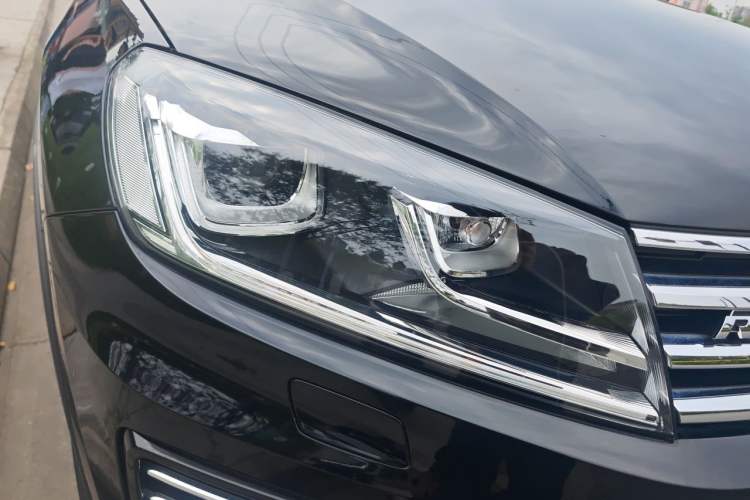 Used Volkswagen Touareg 2017 3.0 TSI Touareg Edition Right Front Headlight