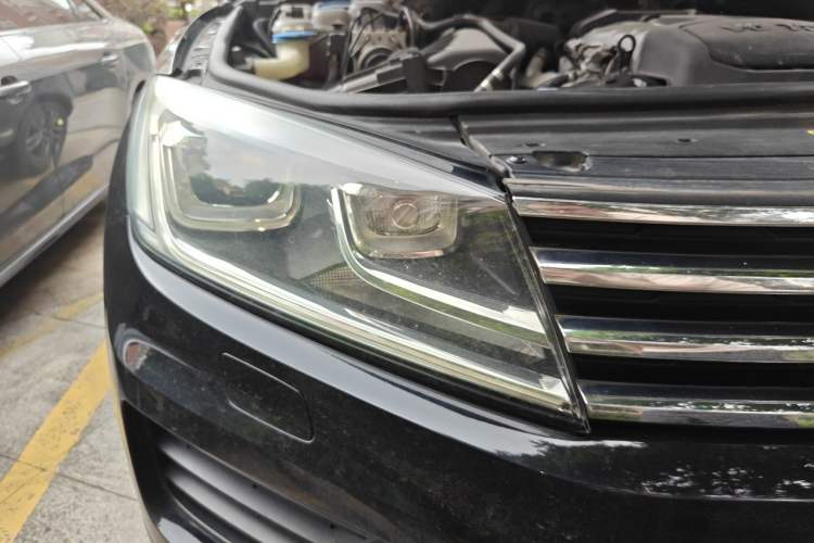 Used Volkswagen Touareg 2017 3.0 TSI Touareg Edition Right Front Headlight