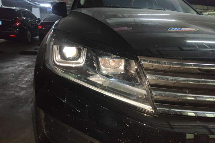 Used Volkswagen Touareg 2017 3.0 TSI Touareg Edition Right Front Headlight