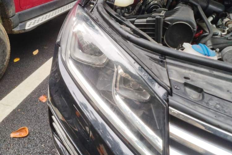 Used Volkswagen Touareg 2017 3.0 TSI Touareg Model Right Front Headlight