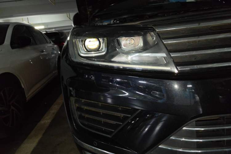 Used Volkswagen Touareg 2017 3.0 TSI Touareg Edition Right Front Headlight