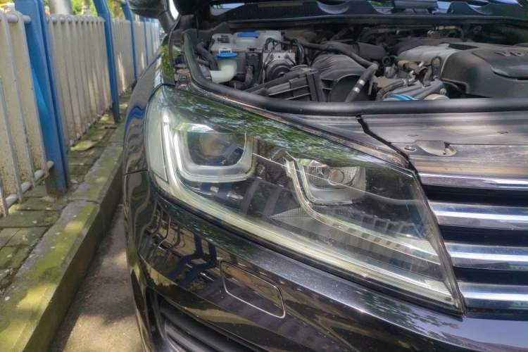 Used Volkswagen Touareg 2017 3.0 TSI Touareg Model Right Front Headlight