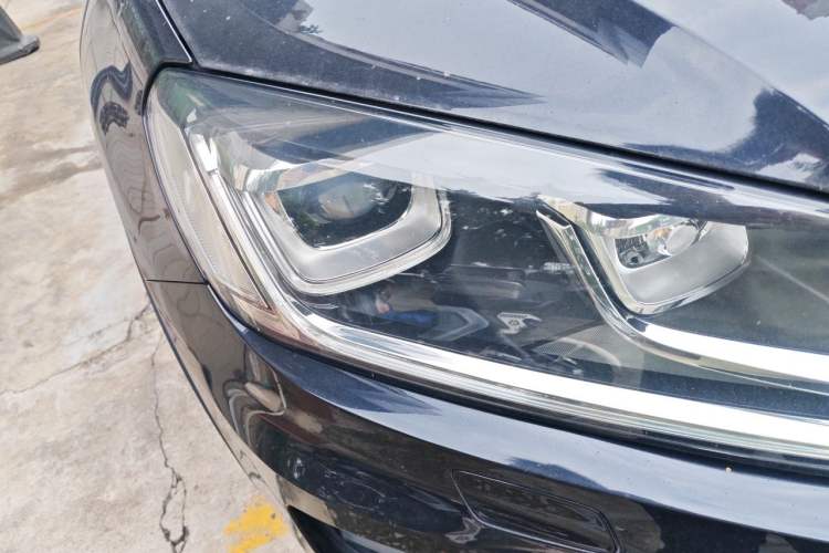 Used Volkswagen Touareg 2017 3.0 TSI Touareg Edition Right Front Headlight