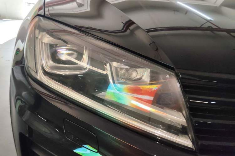 Used Volkswagen Touareg 2017 3.0 TSI Touareg Model Right Front Headlight
