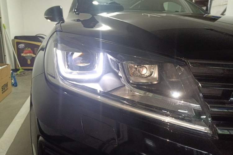 Used Volkswagen Touareg  Right Front Headlight