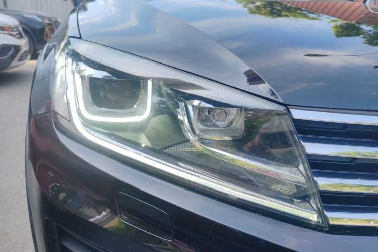 Used Volkswagen Touareg 2017 3.0 TSI Touareg Model Right Front Headlight