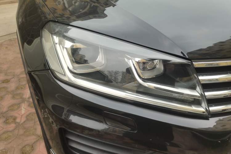 Used Volkswagen Touareg 2017 3.0 TSI Touareg Edition Right Front Headlight