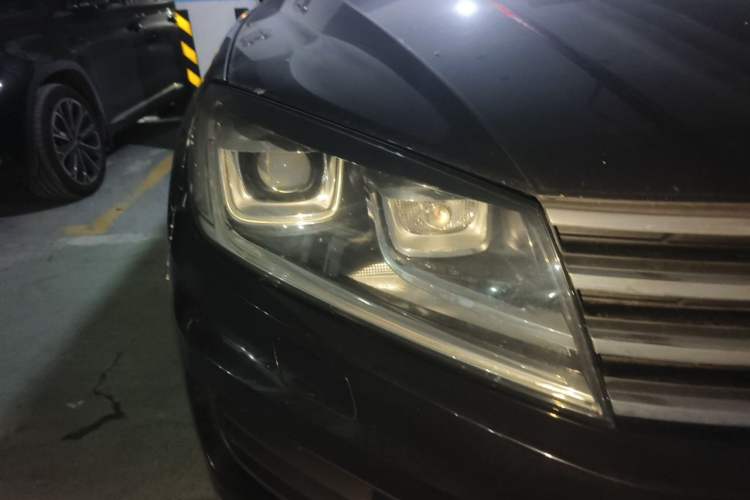 Used Volkswagen Touareg 2017 3.0 TSI Touareg Edition Right Front Headlight
