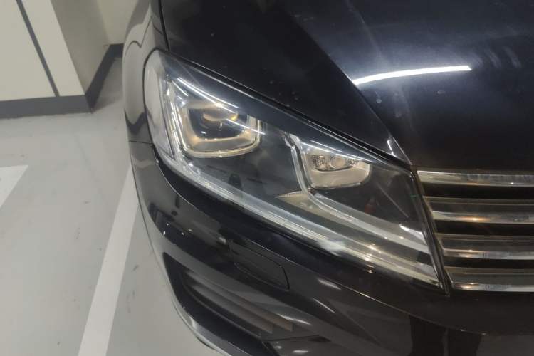 Used Volkswagen Touareg 2017 3.0 TSI Touareg Edition Right Front Headlight