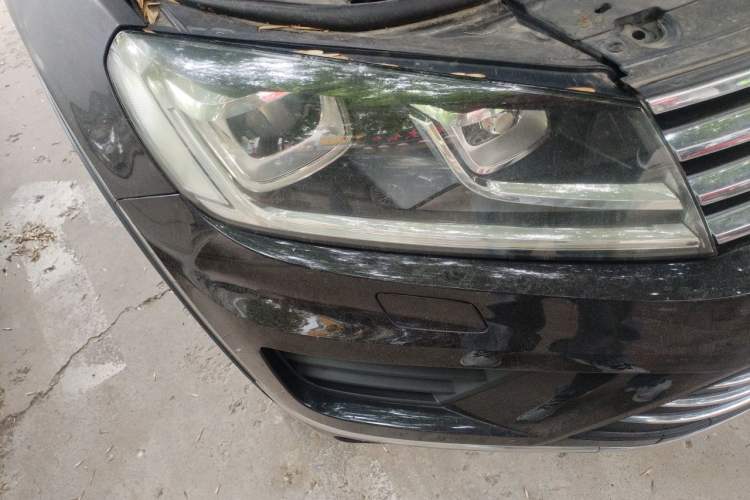 Used Volkswagen Touareg 2017 3.0 TSI Touareg Model Right Front Headlight