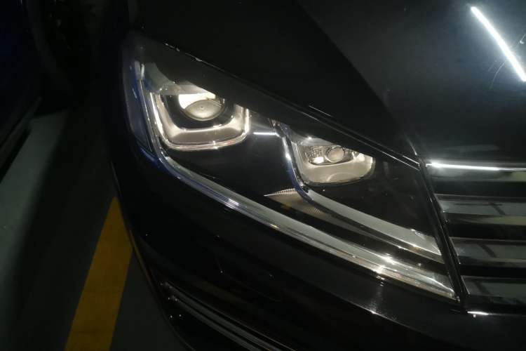 Used Volkswagen Touareg 2017 3.0 TSI Executive Edition Right Front Headlight