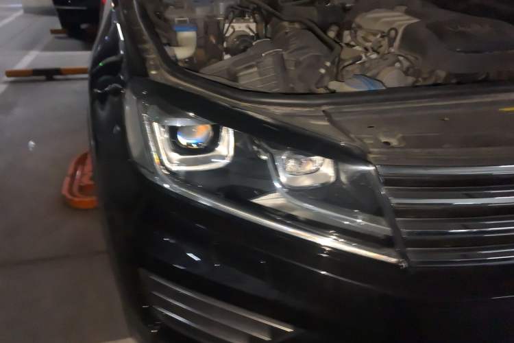 Used Volkswagen Touareg 2017 3.0 TSI Touareg Edition Right Front Headlight