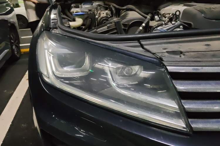 Used Volkswagen Touareg 2017 3.0 TSI Touareg Model Right Front Headlight
