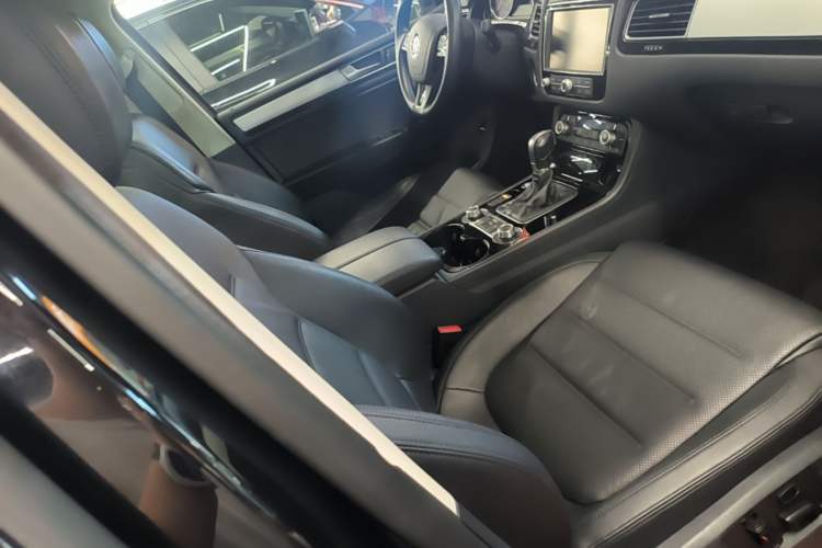 Used Volkswagen Touareg 2017 3.0 TSI Touareg Edition Right Front Seat