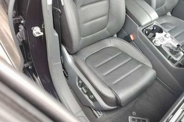 Used Volkswagen Touareg 2017 3.0 TSI Touareg Edition Right Front Seat