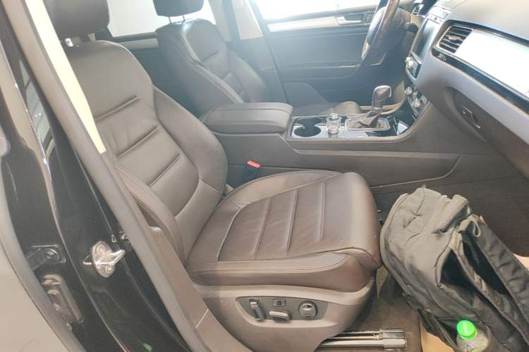 Used Volkswagen Touareg 2017 3.0 TSI Touareg Edition Right Front Seat