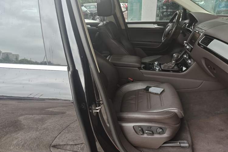 Used Volkswagen Touareg 2017 3.0 TSI Touareg Edition Right Front Seat