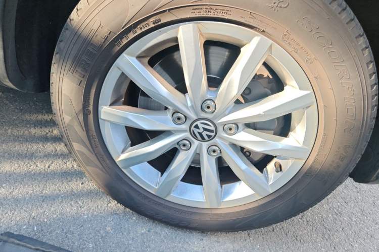 Used Volkswagen Touareg 2017 3.0 TSI Start Edition Right Front Wheel Hub