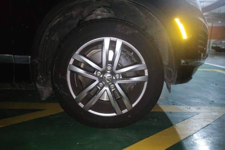 Used Volkswagen Touareg 2017 3.0 TSI Yuyue Model Right Front Wheel Hub