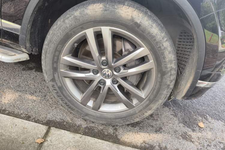 Used Volkswagen Touareg 2017 3.0 TSI Touareg Edition Right Front Wheel Hub
