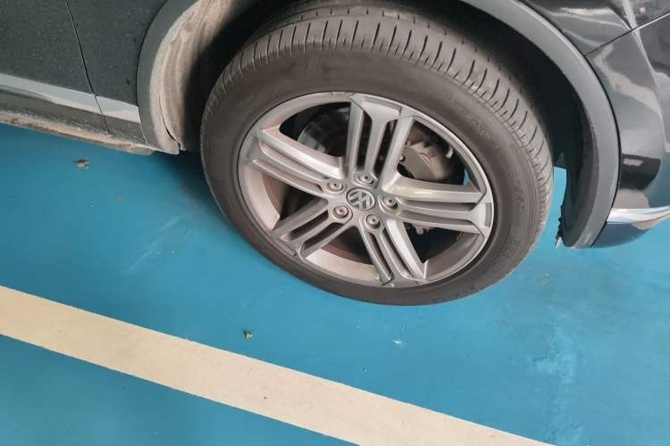 Used Volkswagen Touareg 2017 3.0 TSI Start Edition Right Front Wheel Hub
