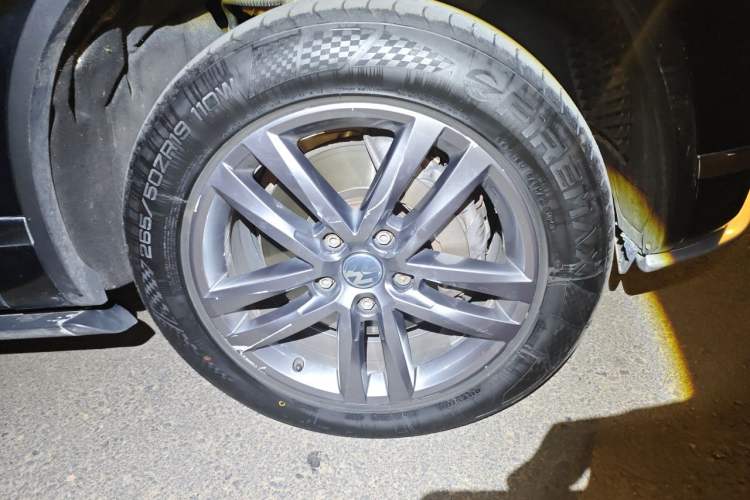 Used Volkswagen Touareg 2017 3.0 TSI Touareg Edition Right Front Wheel Hub
