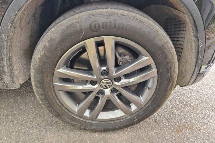 Used Volkswagen Touareg 2017 3.0 TSI Touareg Edition Right Front Wheel Hub