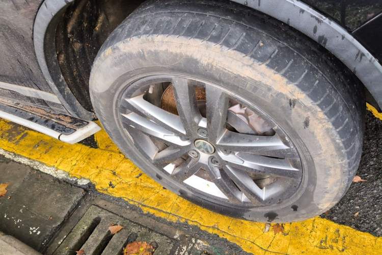 Used Volkswagen Touareg 2017 3.0 TSI Touareg Edition Right Front Wheel Hub