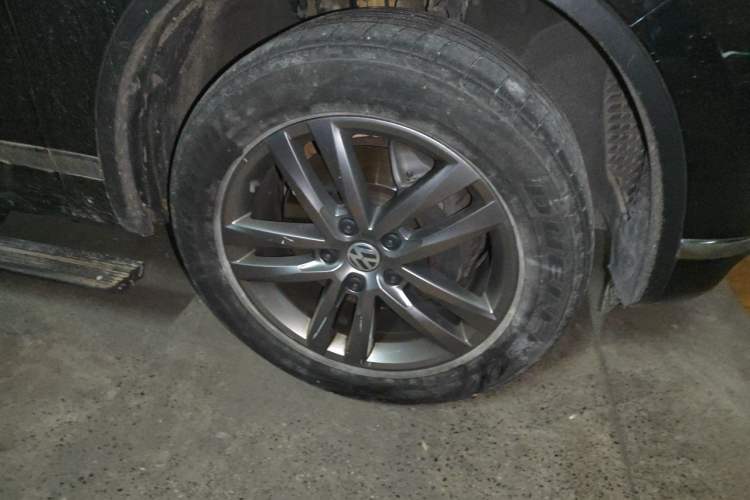 Used Volkswagen Touareg 2017 3.0 TSI Yuyue Model Right Front Wheel Hub