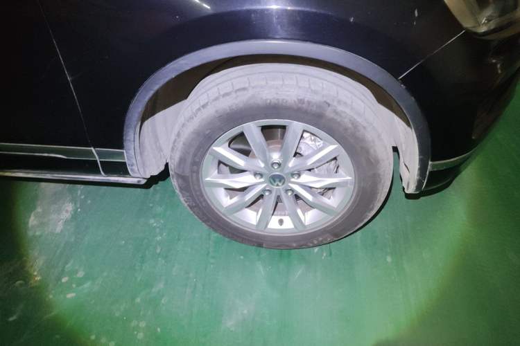 Used Volkswagen Touareg 2017 3.0 TSI Start Edition Right Front Wheel Hub
