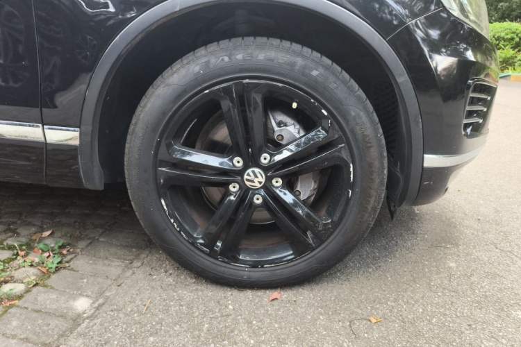 Used Volkswagen Touareg 2017 3.0 TSI R-Line Peak Edition Right Front Wheel Hub