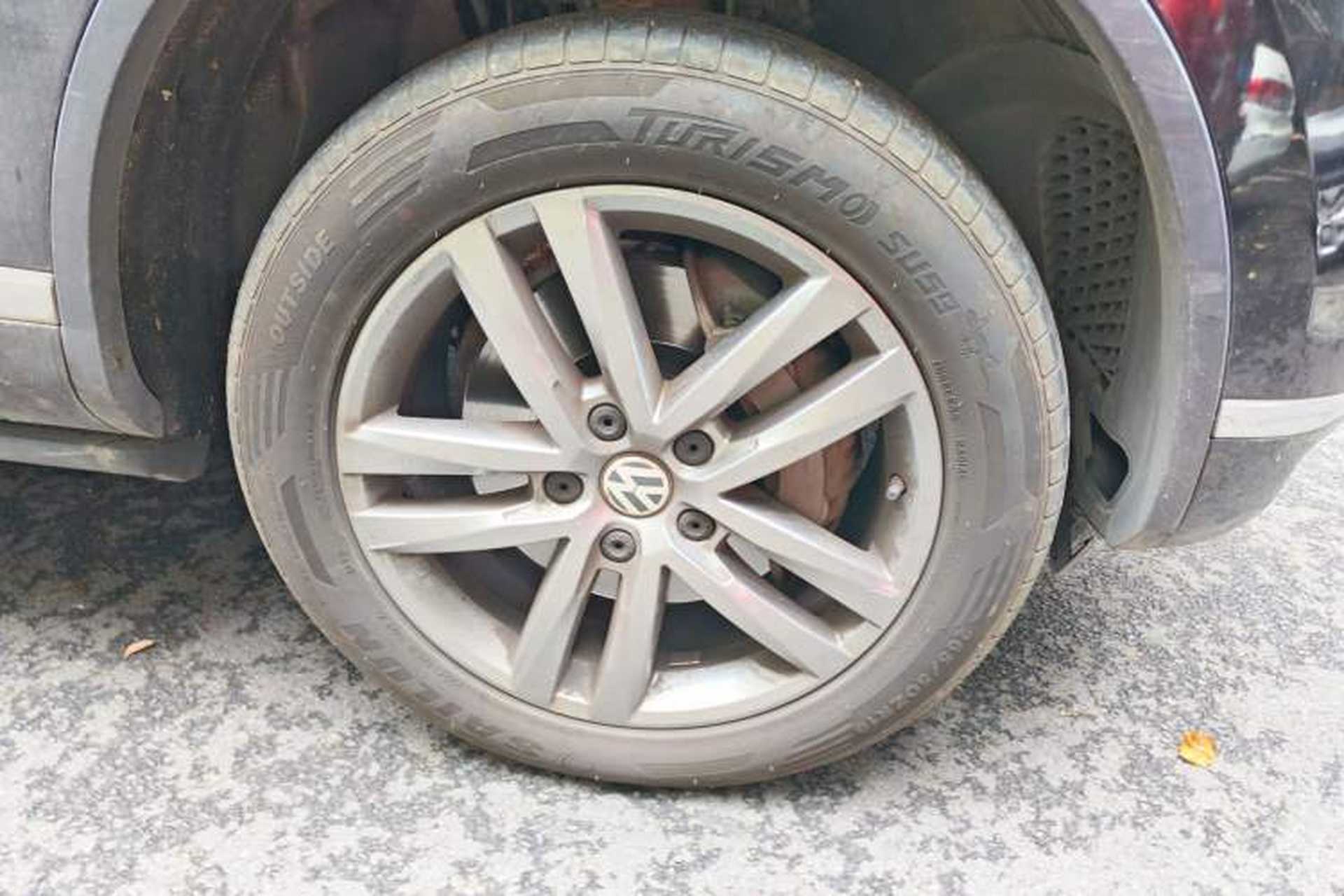 Used Volkswagen Touareg 2017 3.0 TSI Touareg Edition Right Front Wheel Hub