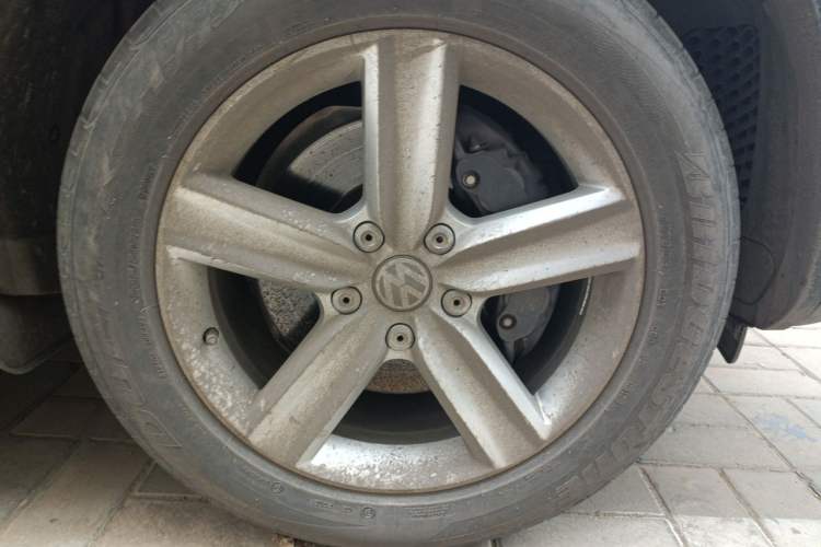 Used Volkswagen Touareg 2017 3.0 TSI Touareg Edition Right Front Wheel Hub
